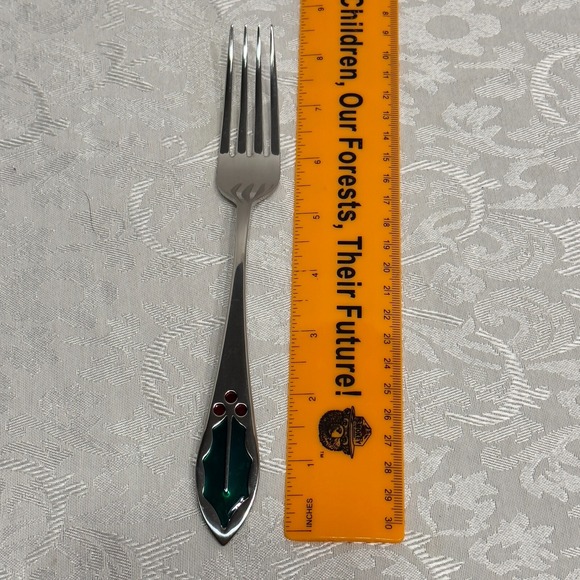 2 Dinner Forks Cambridge Stainless Holly Christmas Holiday Berries Set Lot - Picture 4 of 5
